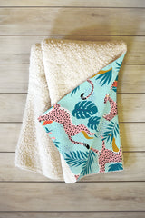 83 Oranges Cheetahs In Grapefruit Grove Fleece Throw Blanket
