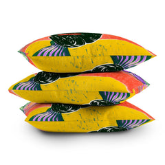 83 Oranges Fish Market Throw Pillow