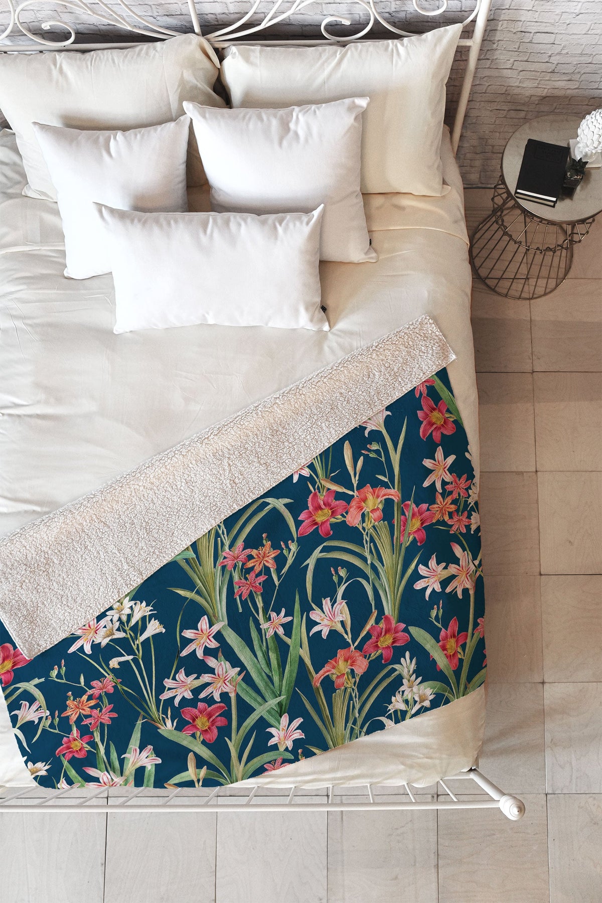 83 Oranges Blossom Botanical Fleece Throw Blanket